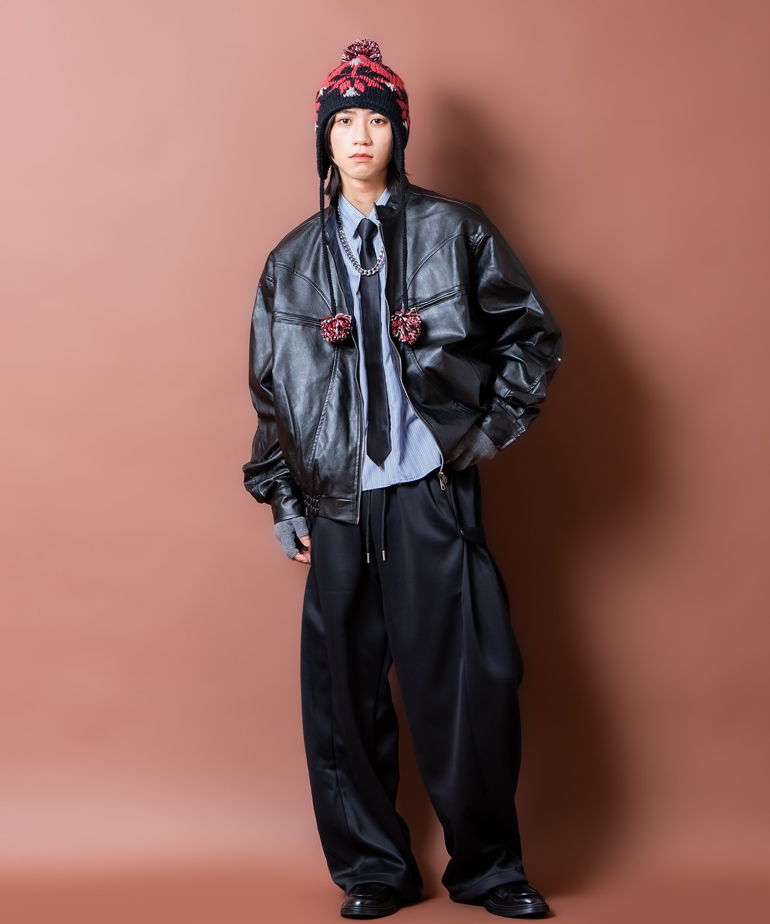 ノルディック柄コード付きイヤーフラップボンボンウールニット帽