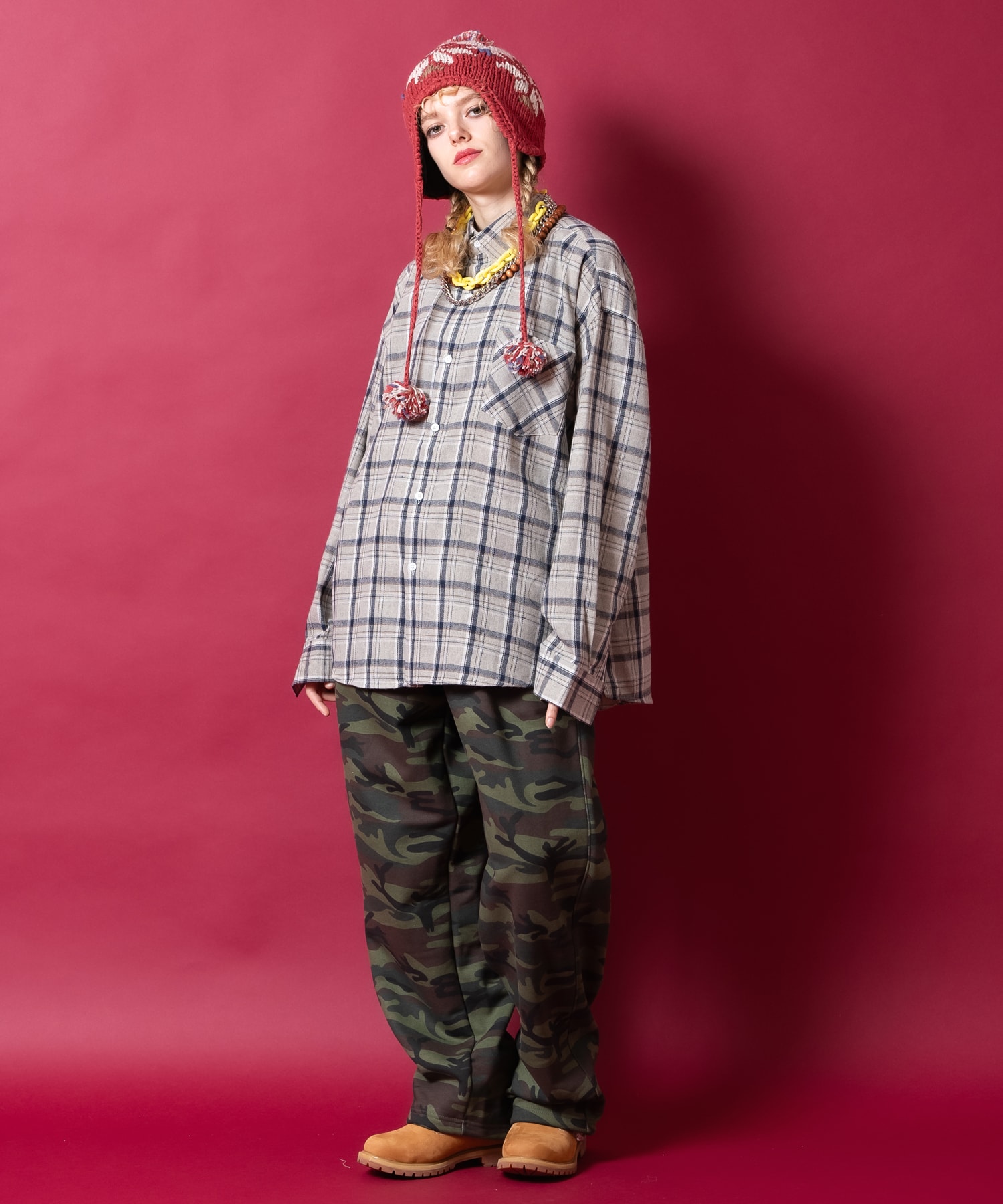 ノルディック柄コード付きイヤーフラップボンボンウールニット帽