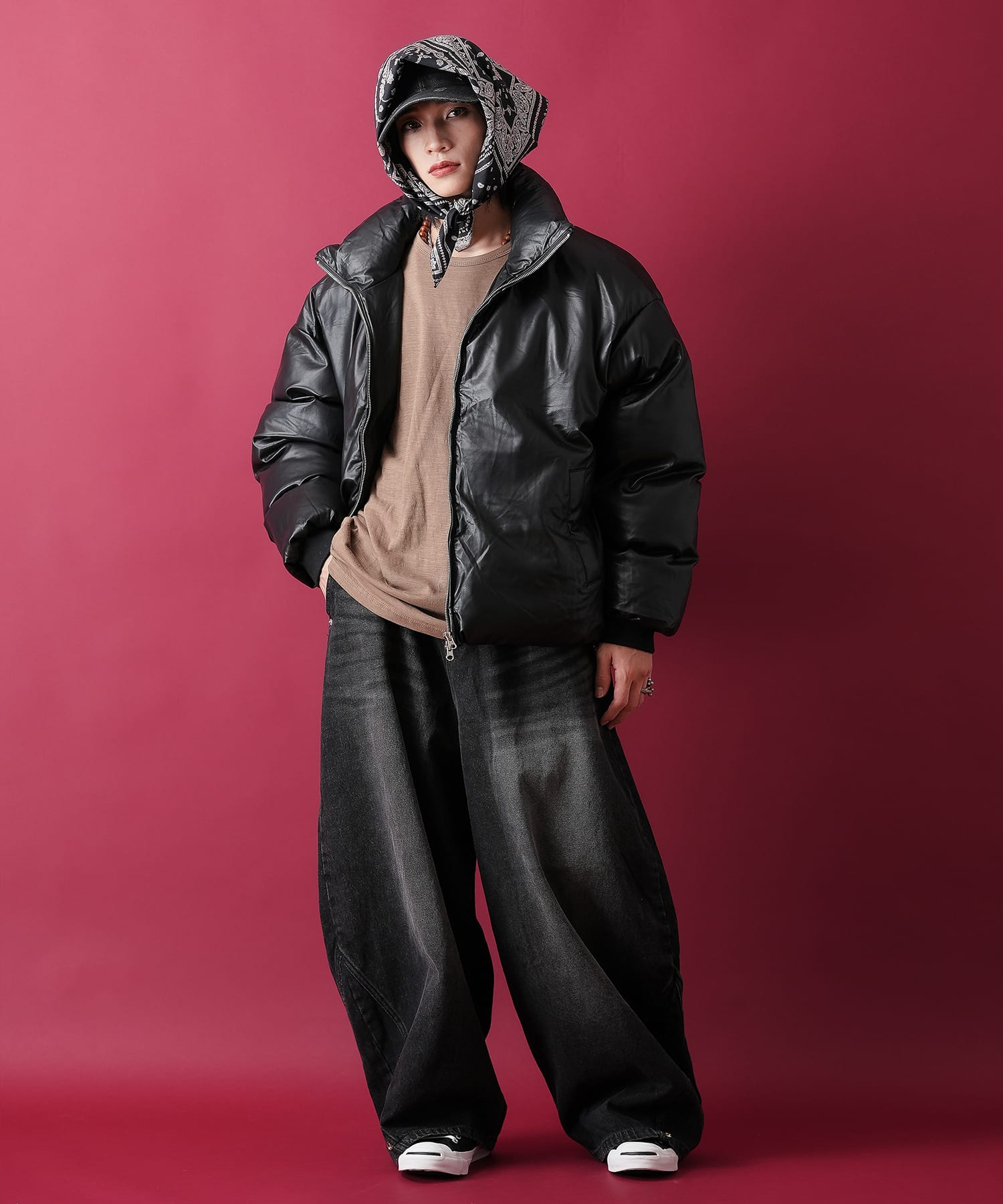 ロワ LOWO 綿混色落ち加工ストレートデニムパンツ （ブルー