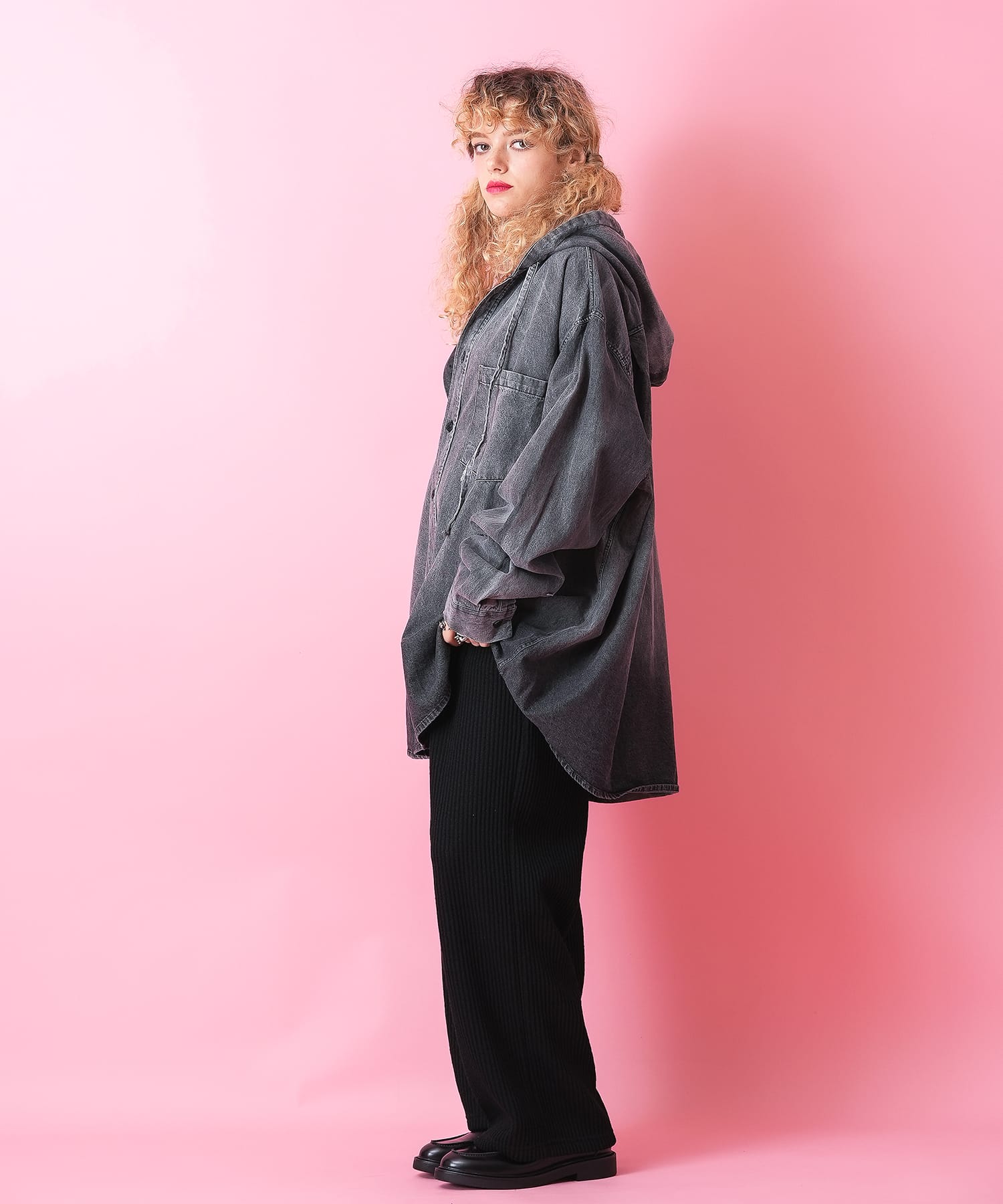 グラデーションピグメントデニムオーバーサイズフーディーシャツ